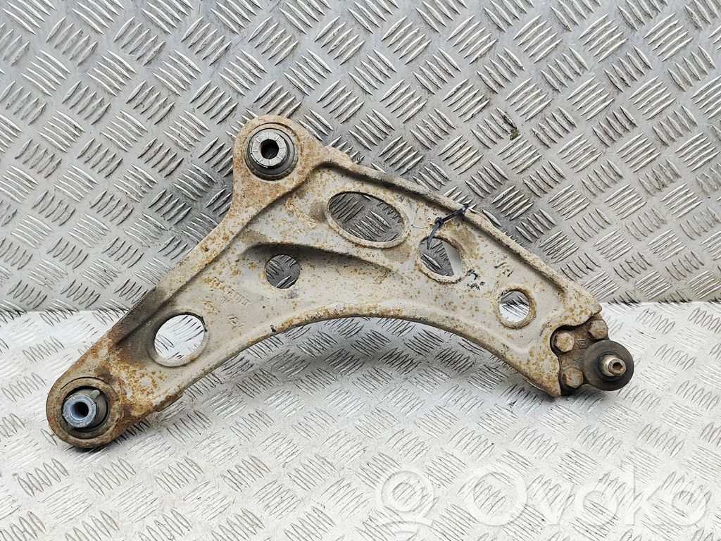 Opel Vivaro Dolny wahacz przedni