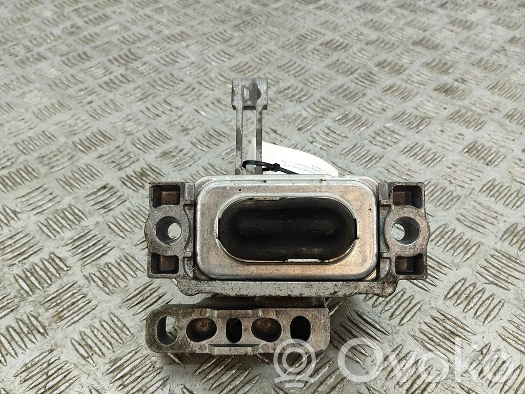 Engine mount bracket   3Q0199262J