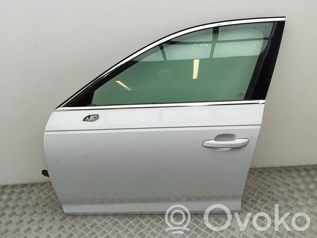 Puerta delantera   8W0831051