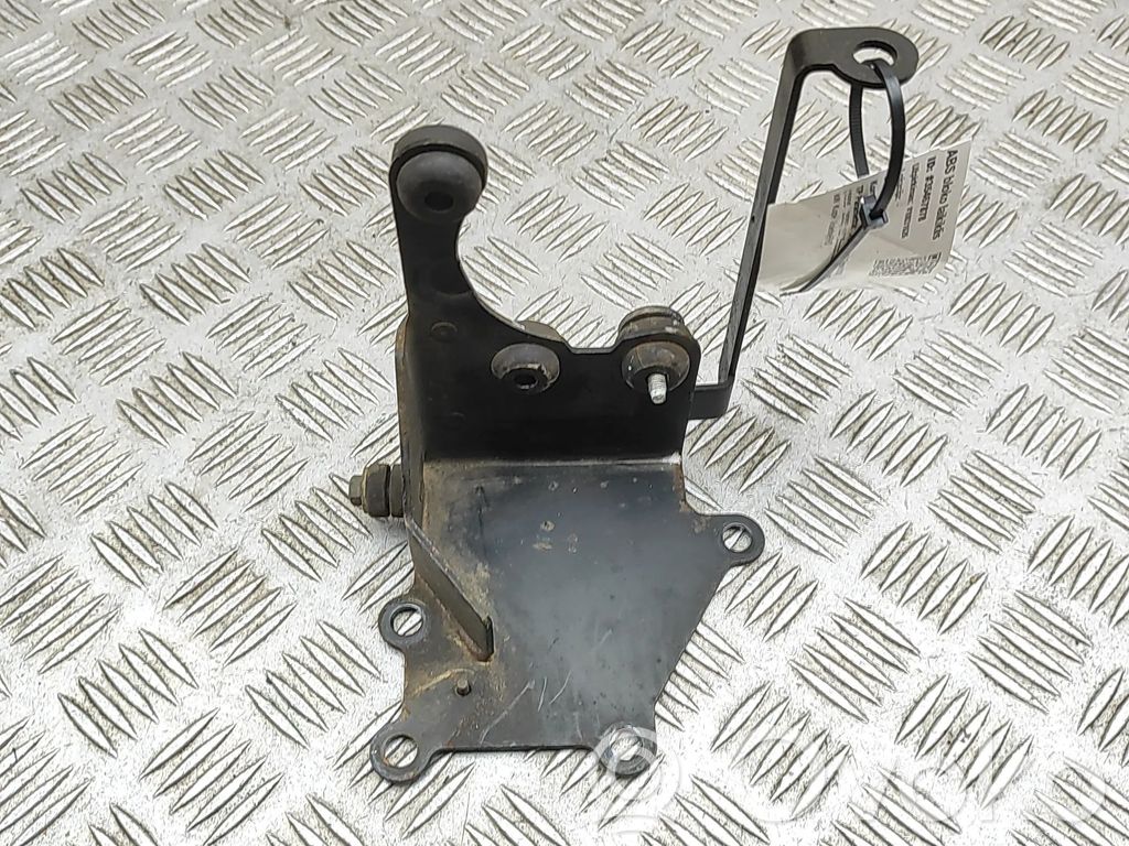 ABS-pumpun kiinnike   MJB5911AA