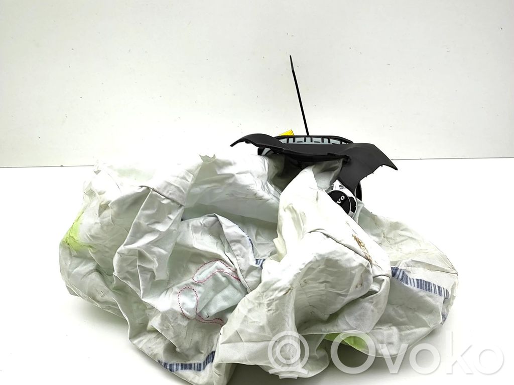 Volvo S90, V90 Airbag dello sterzo