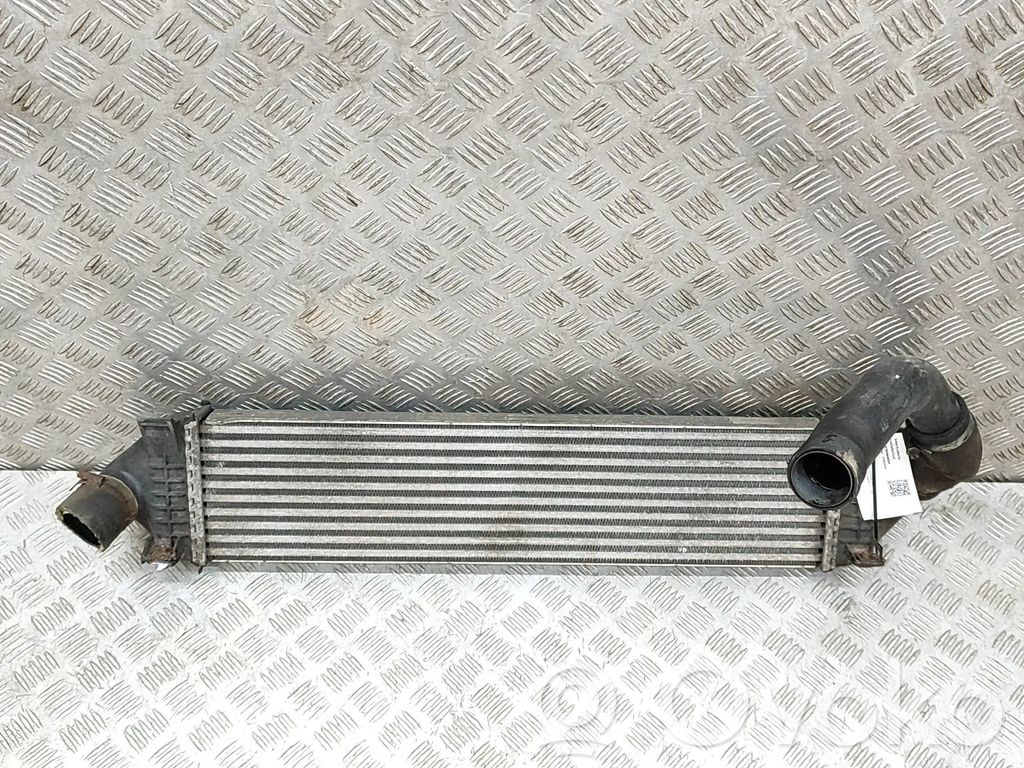 Refroidisseur intermédiaire   8V619L440AC