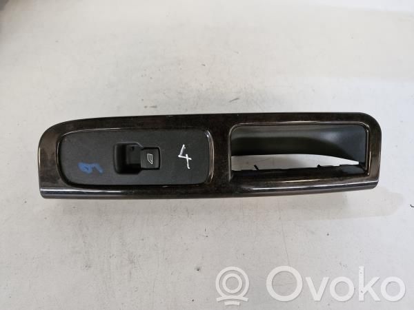 Multifunctional control switch/knob   8679670