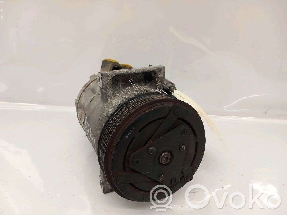 Renault Clio IV Air conditioning (A/C) compressor (pump) 