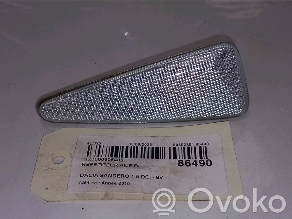 Dacia Sandero Semnalizator bară față 