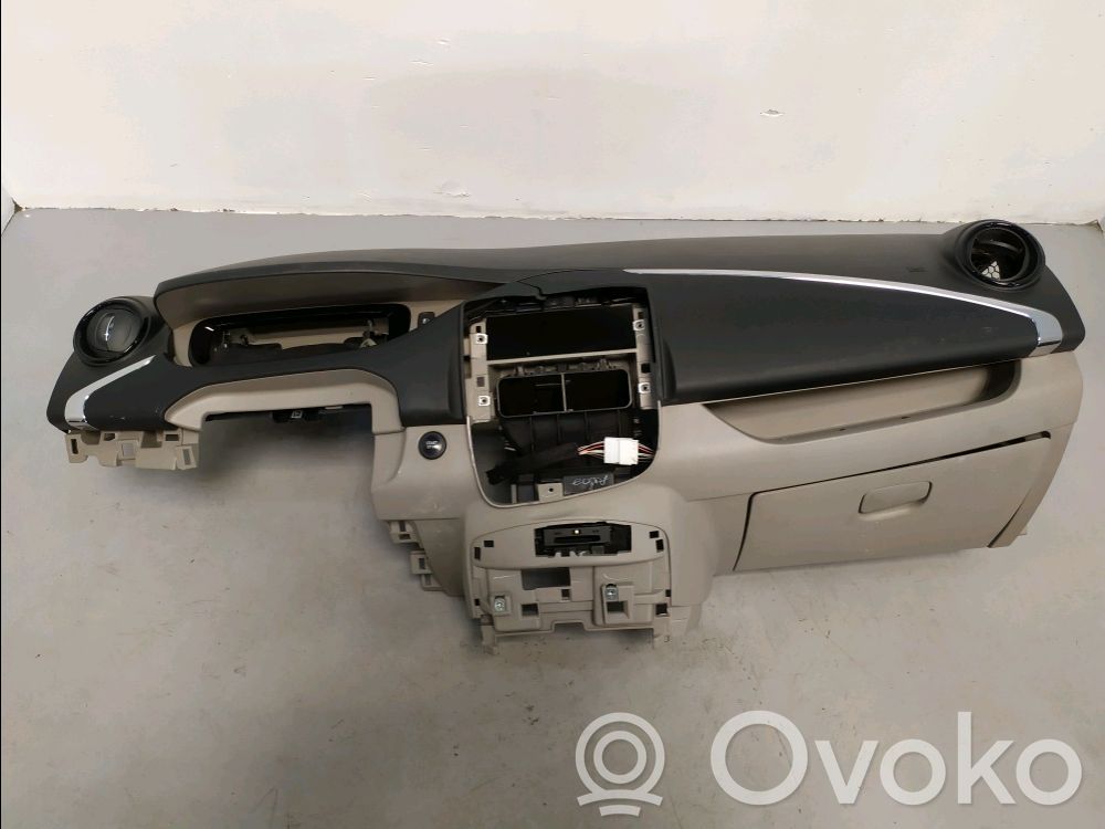 Armaturenbrett Cockpit   681006711R,681006711R