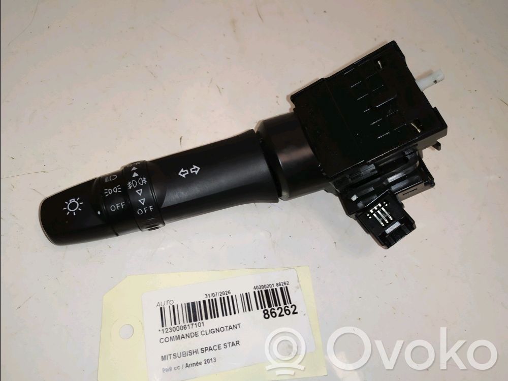 Ohjauspyörän painikkeet/kytkimet   8614A127,8614A127