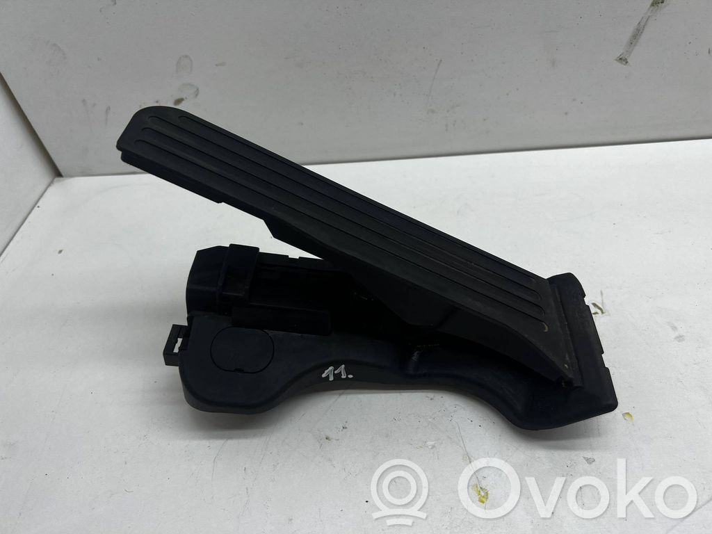Volkswagen PASSAT B6 Pedal del acelerador 