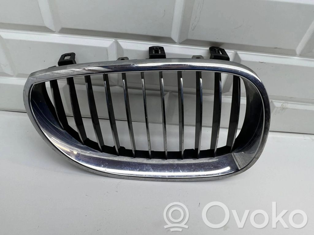 BMW 5 E60 E61 Grotelės priekinės 