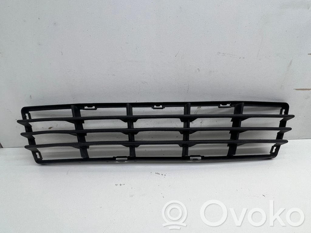 Volvo V50 Front bumper lower grill 