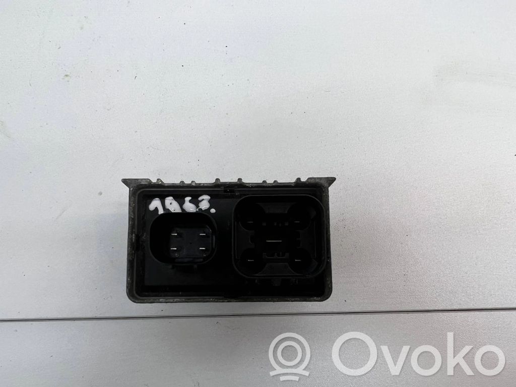 Opel Astra J Glow plug pre-heat relay 