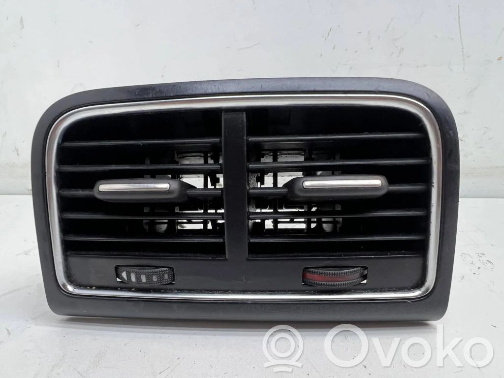 Audi A4 S4 B8 8K Dysze / Kratki środkowego nawiewu deski rozdzielczej 
