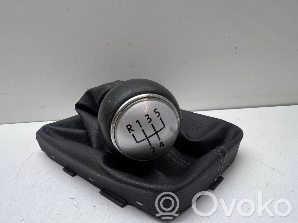 Volkswagen Golf Plus Gear lever shifter trim leather/knob 
