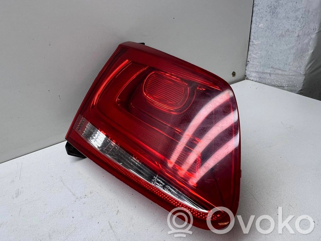 Volkswagen Touareg II Lampă spate în capacul portbagajului 