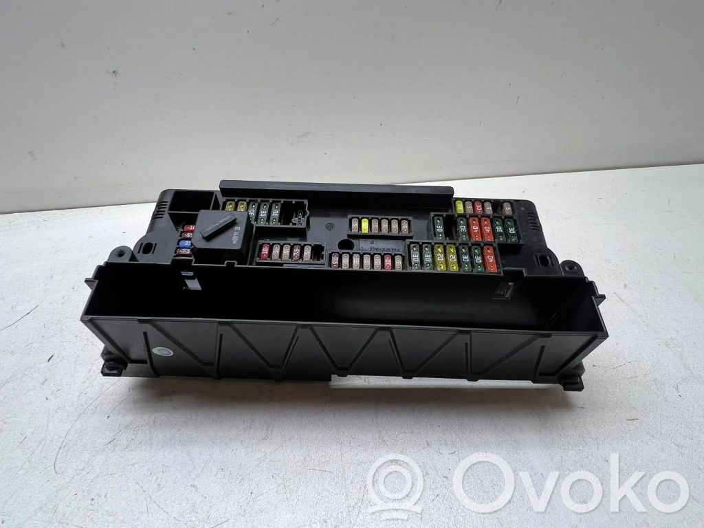 BMW 7 F01 F02 F03 F04 Ramka / Moduł bezpieczników 