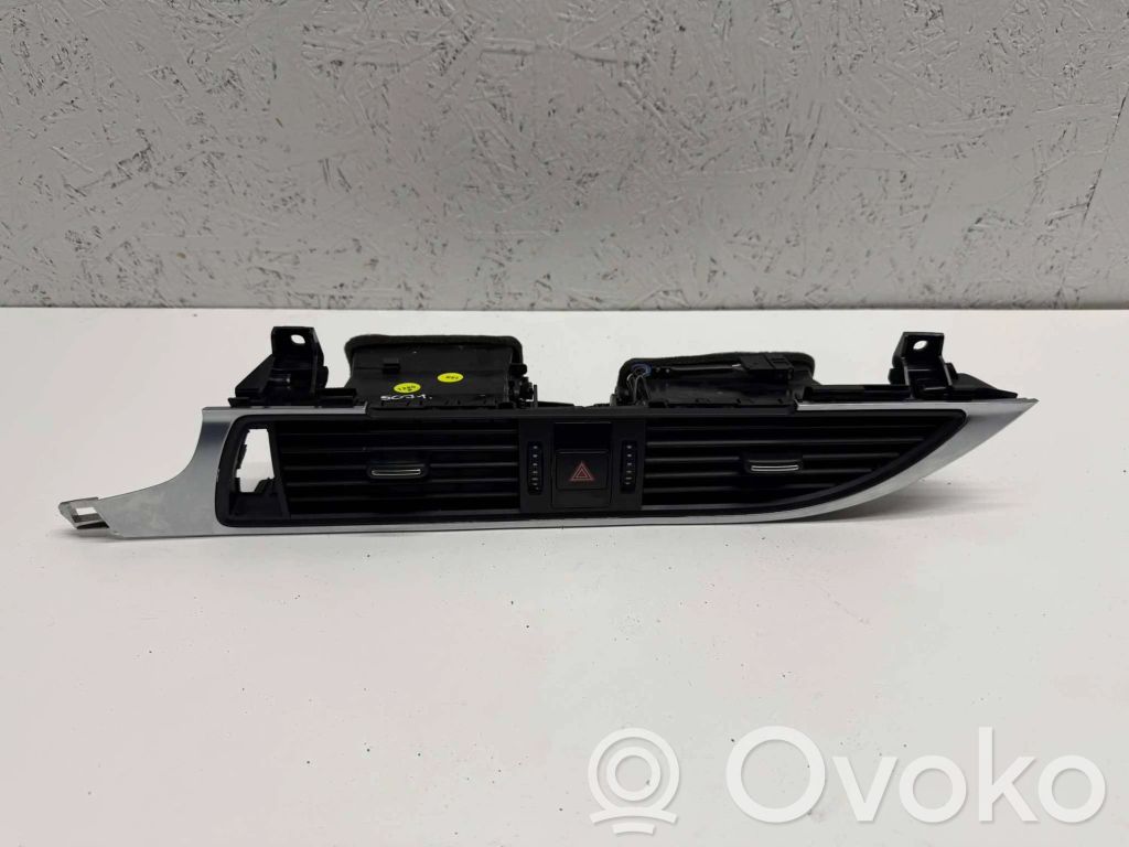 Audi A6 C7 Dysze / Kratki środkowego nawiewu deski rozdzielczej 