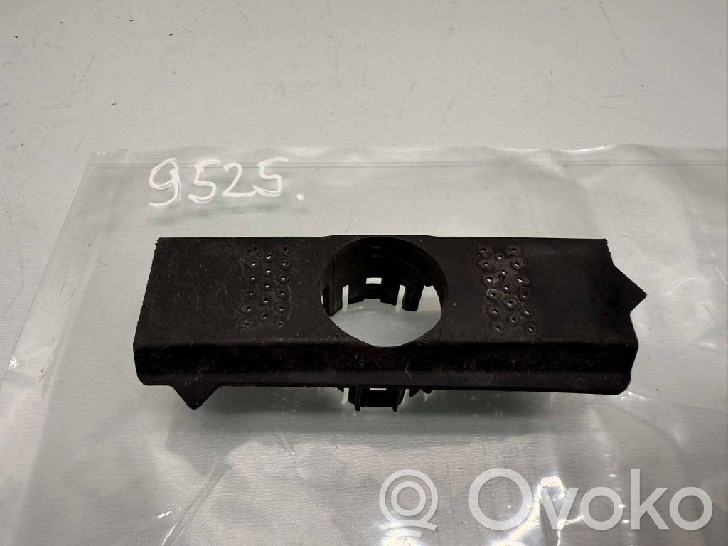Front parking sensor holder (PDC)   109746600A