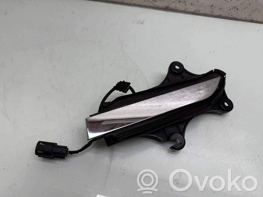 Tesla Model X Manecilla externa puerta delantera 