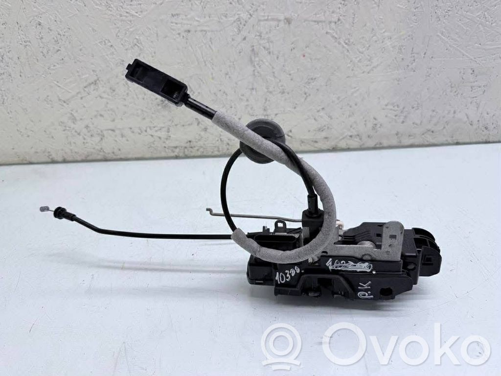 Volvo V40 Front door lock 