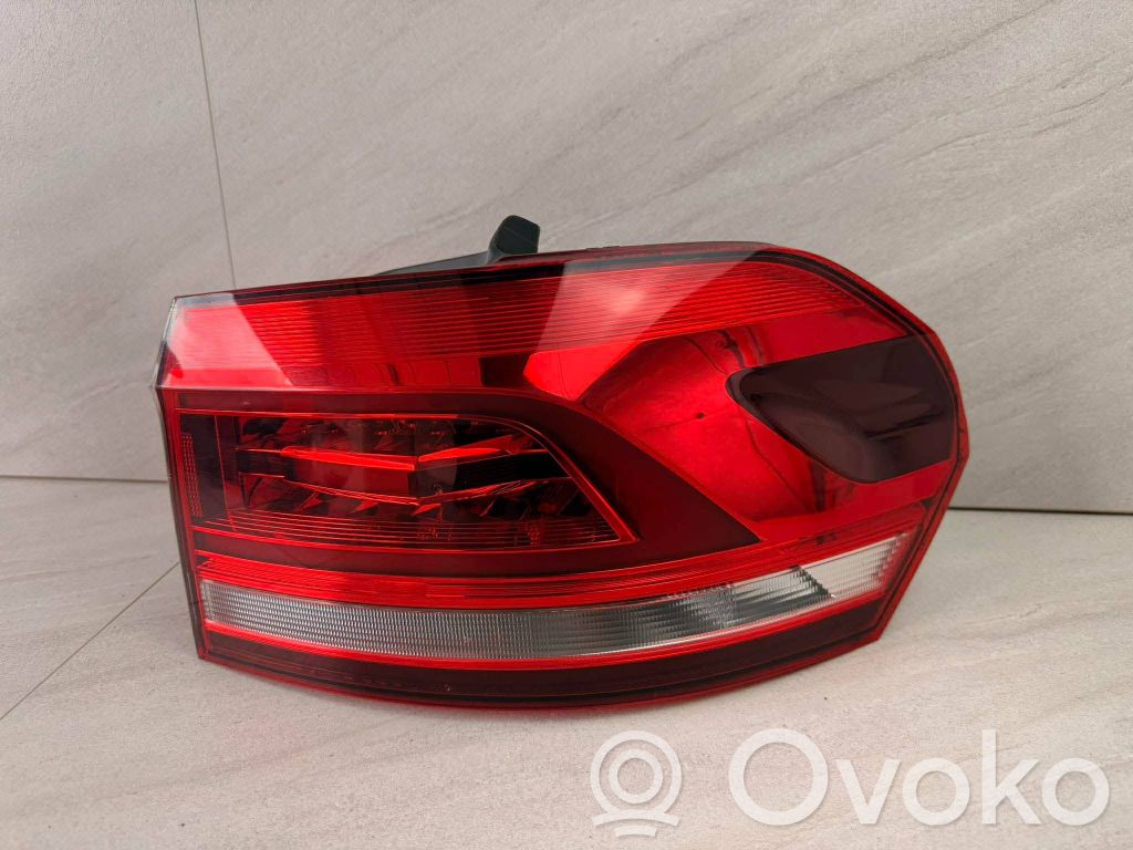 Volkswagen Touran III Lampa tylna 