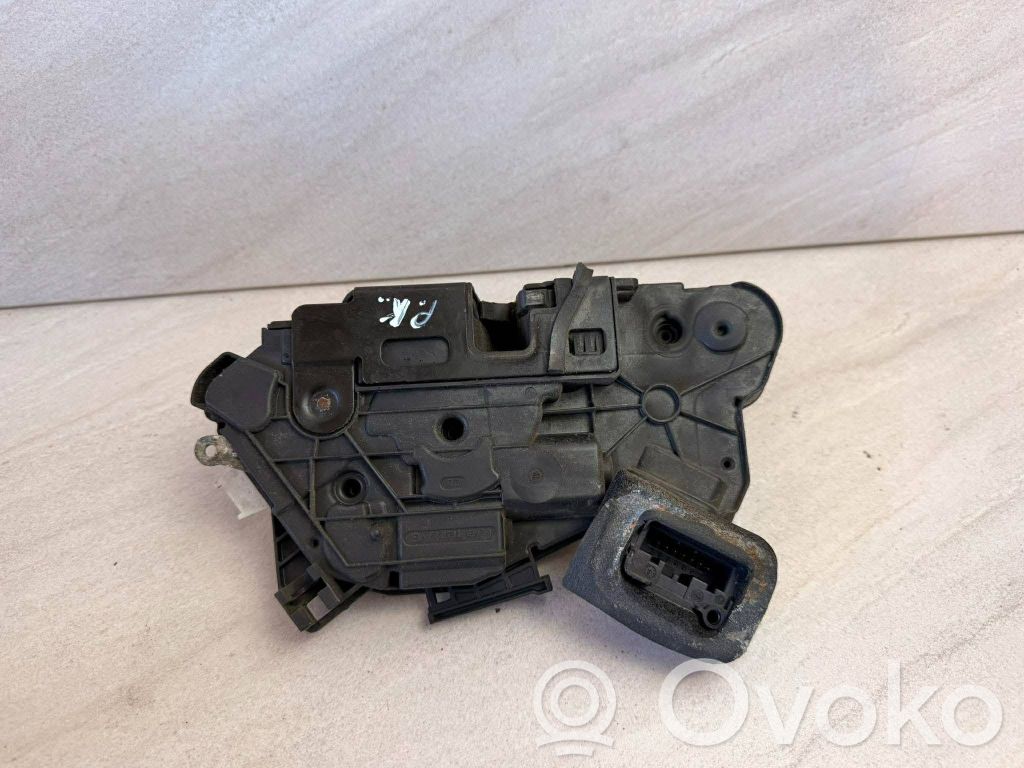 Volkswagen Jetta VI Zamek drzwi przednich 