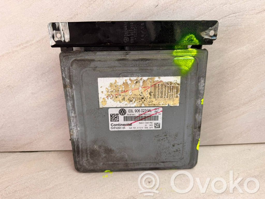 Volkswagen Jetta VI Engine control unit/module 