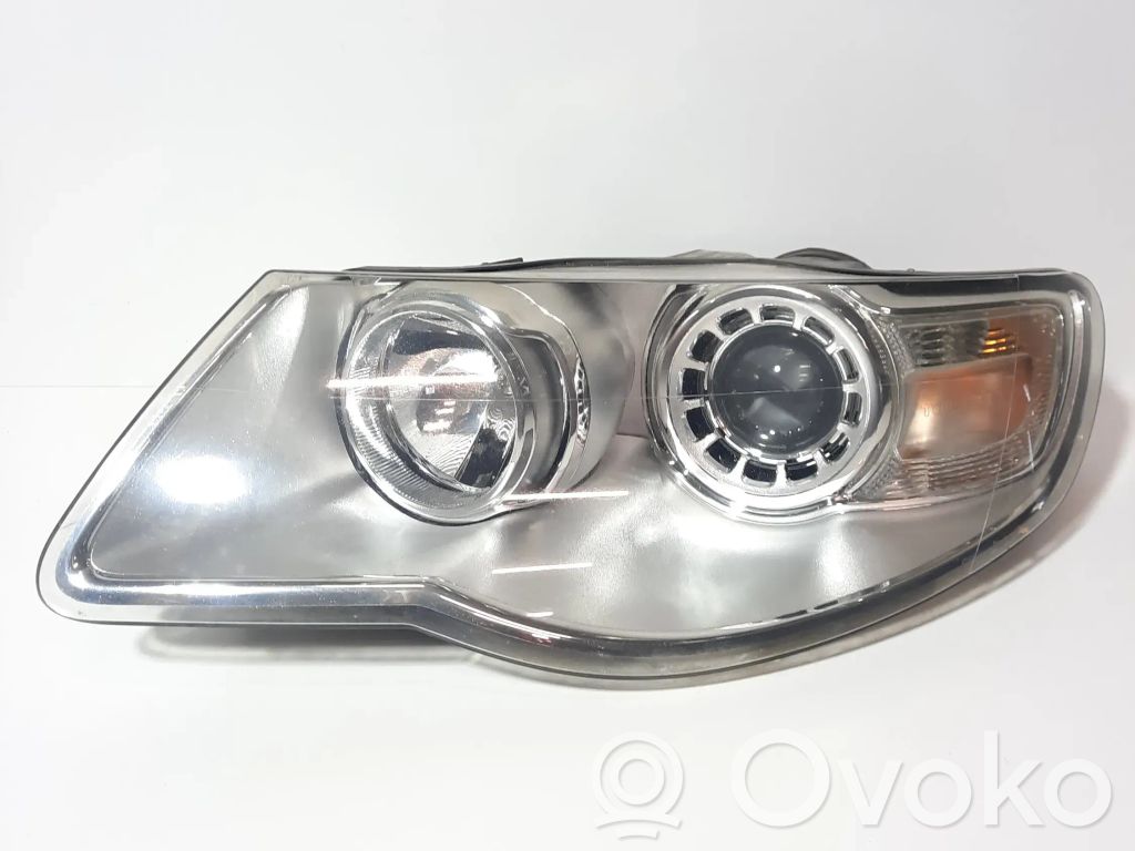 Volkswagen Touareg I Lampa przednia 