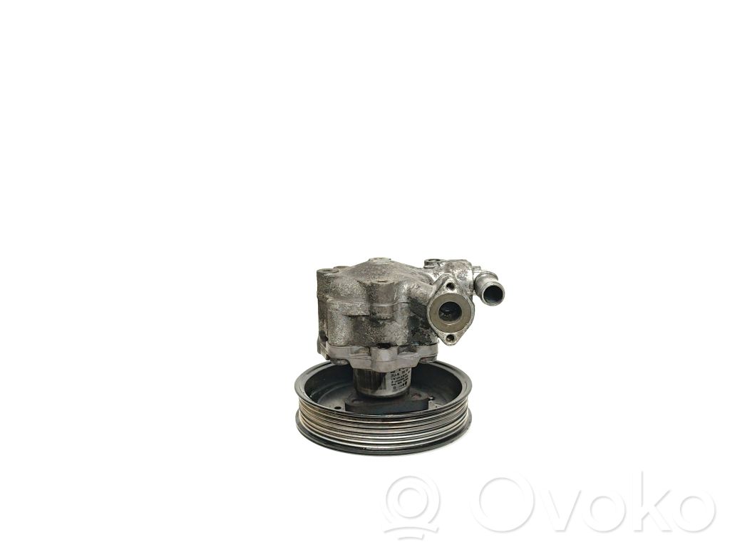 Audi A5 8T 8F Ohjaustehostimen pumppu 