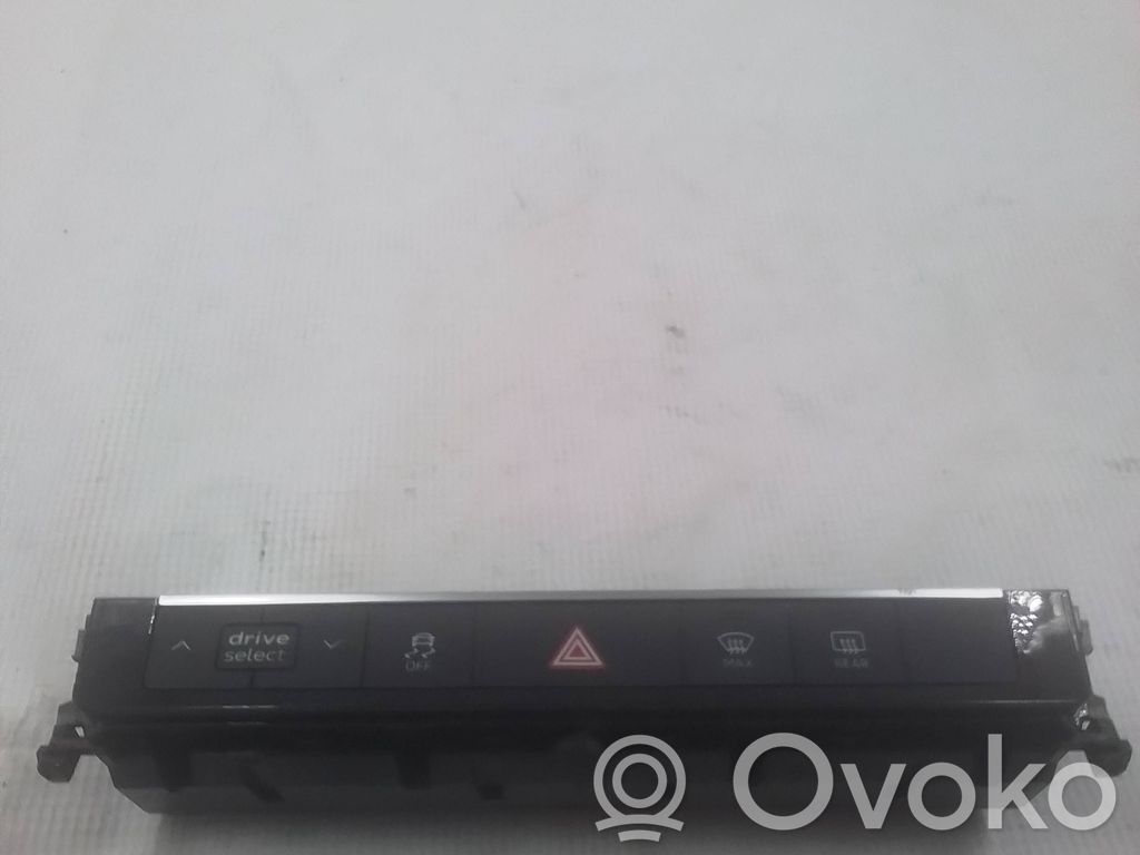 Audi e-tron Hazard light switch 