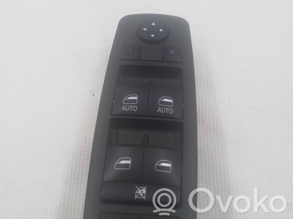 Chrysler Pacifica Electric window control switch 