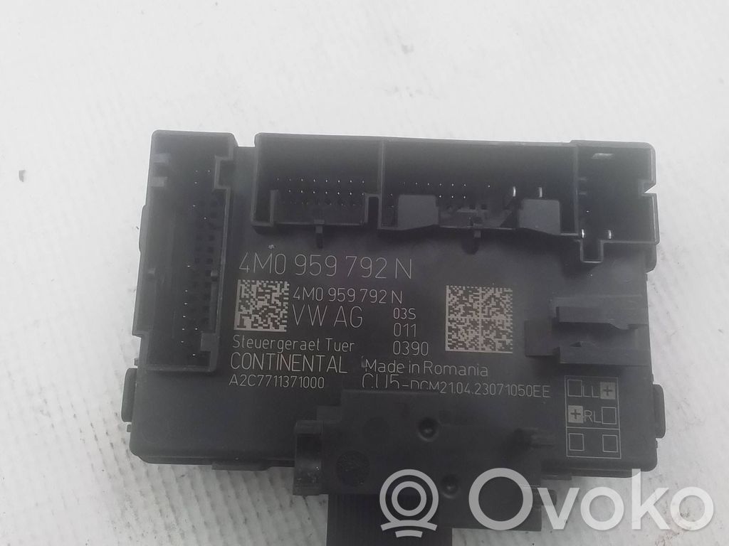 Porsche Taycan 9J1 Oven ohjainlaite/moduuli 