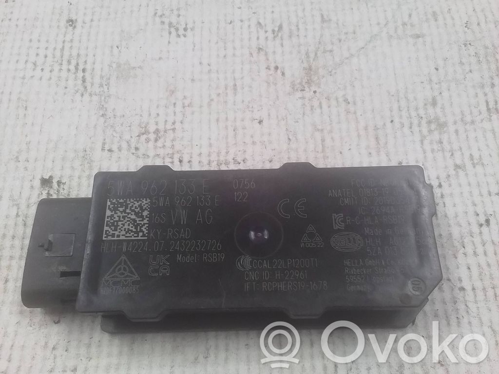 Volkswagen Golf VIII Aerial antenna amplifier 