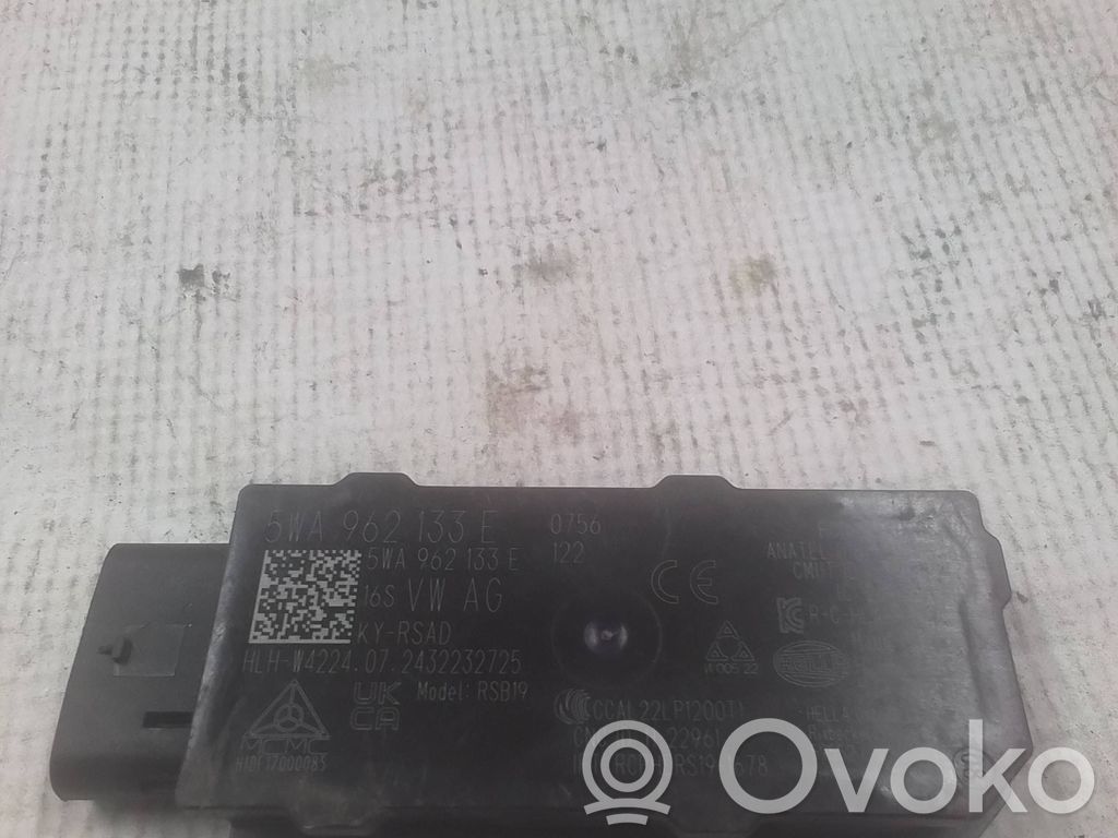 Volkswagen Golf VIII Aerial antenna amplifier 