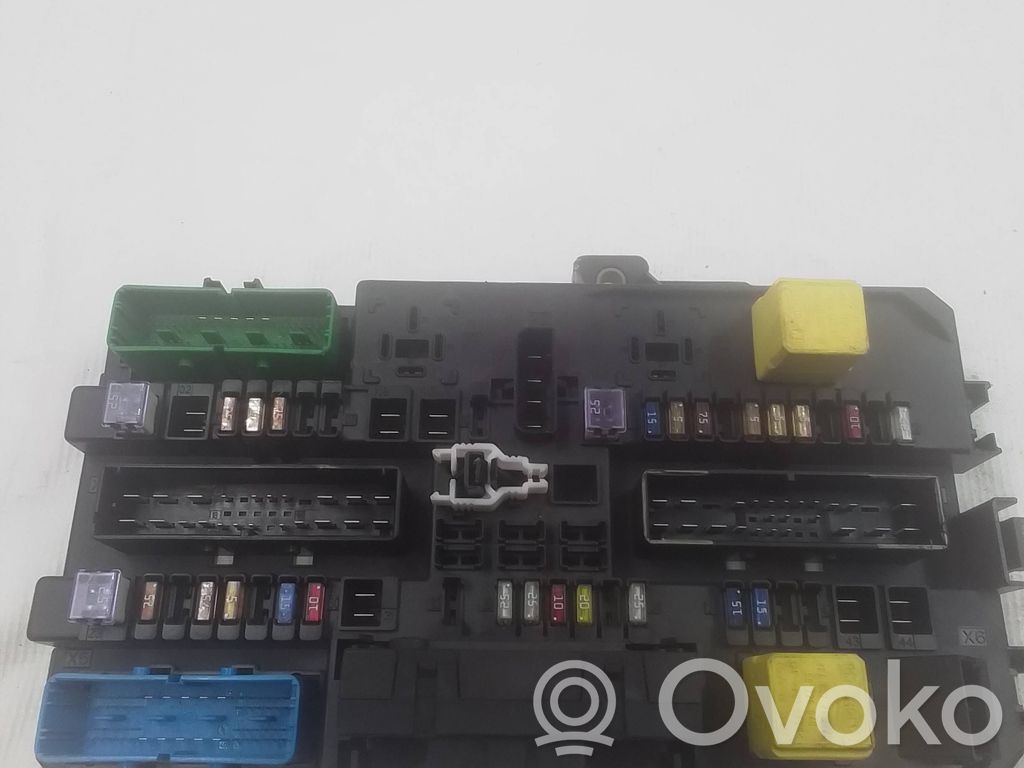 Opel Astra H Fuse module 