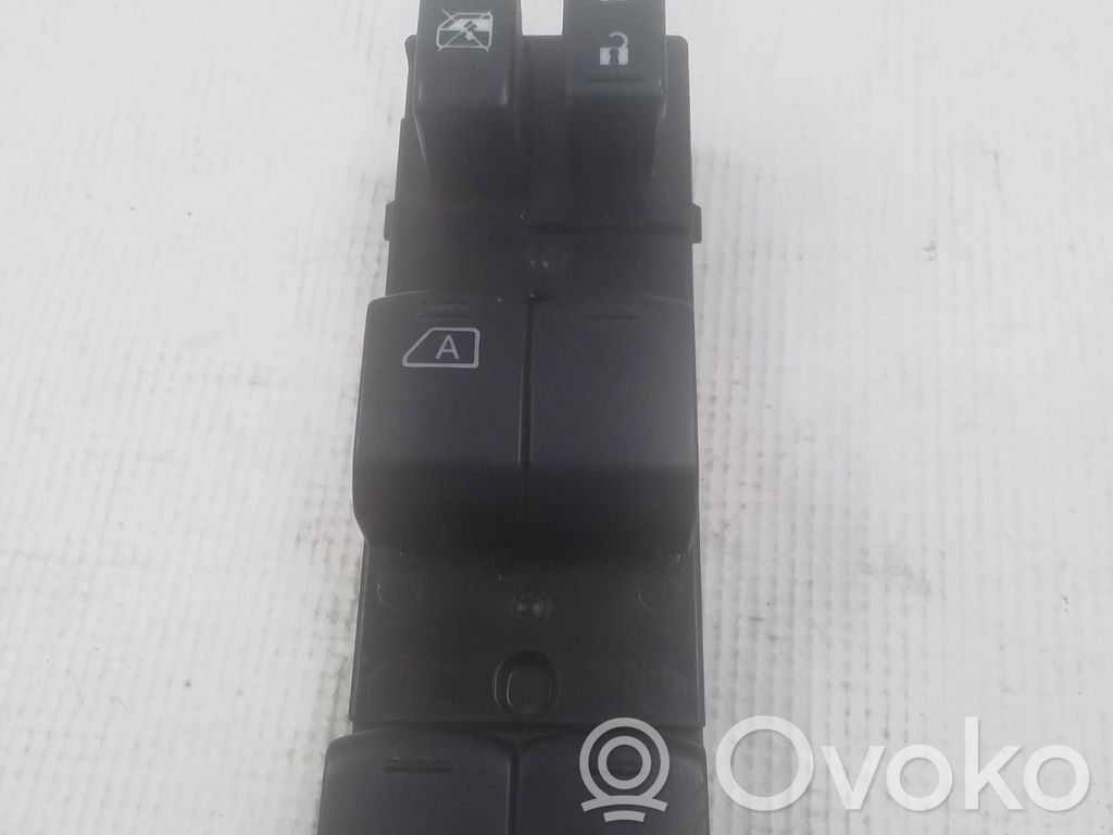 Subaru XV Electric window control switch 