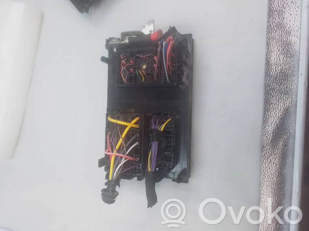 Opel Zafira C Fuse module 