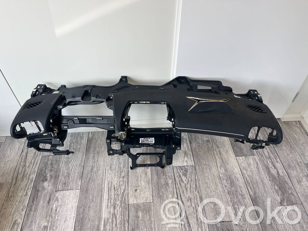 Toyota Yaris XP210 Deska rozdzielcza 
