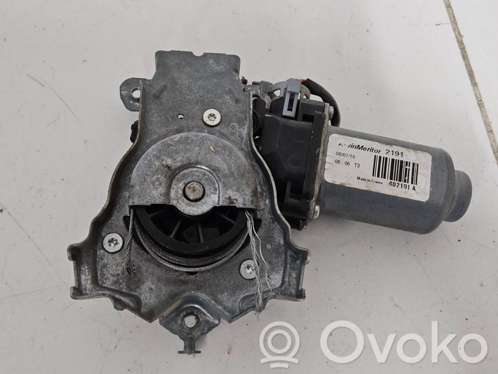 Nissan Qashqai Rear door window regulator with motor 