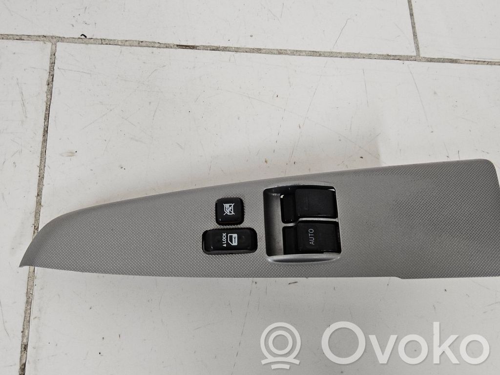 Toyota Corolla Verso AR10 Electric window control switch 