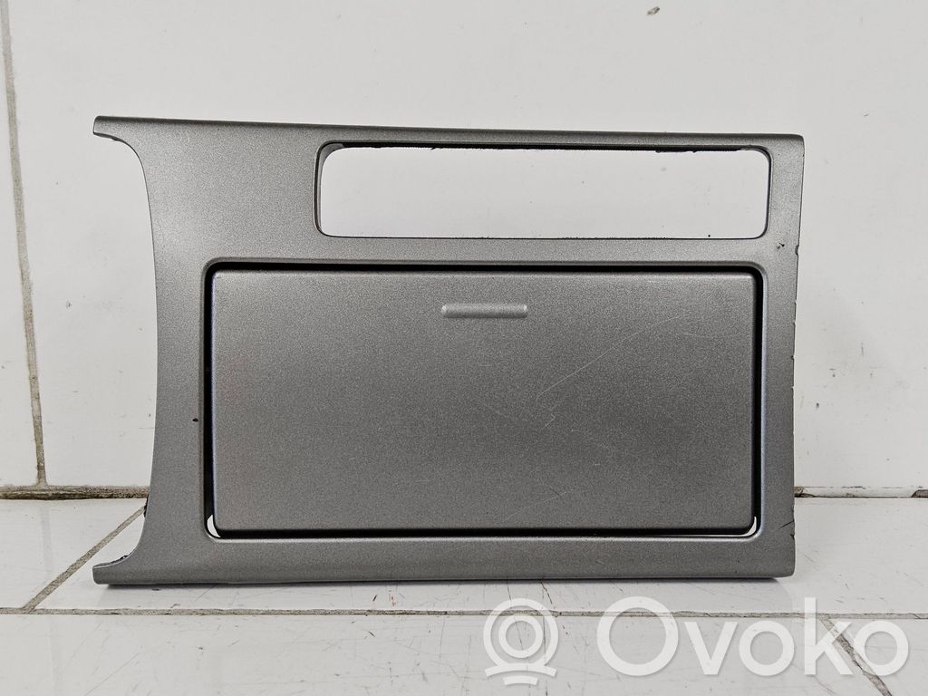Mazda 6 Cup holder front 