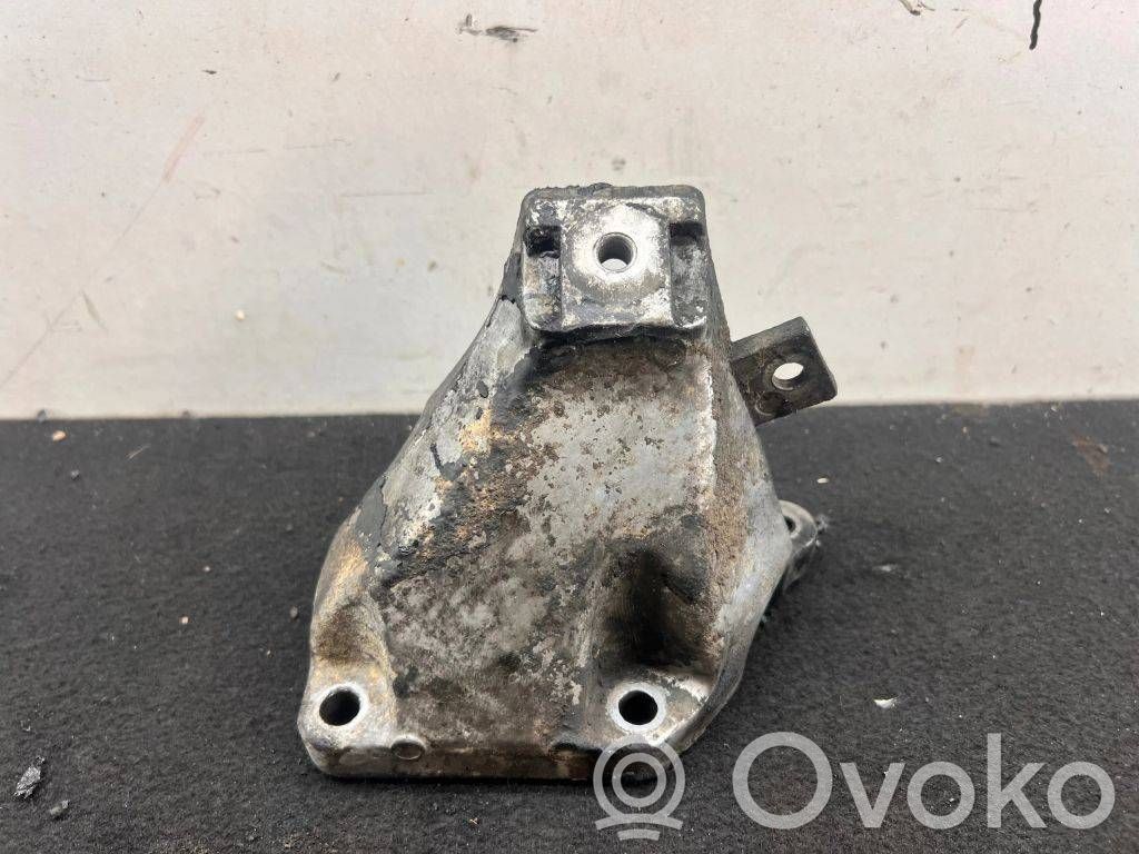 Audi A4 S4 B7 8E 8H Engine mounting bracket 