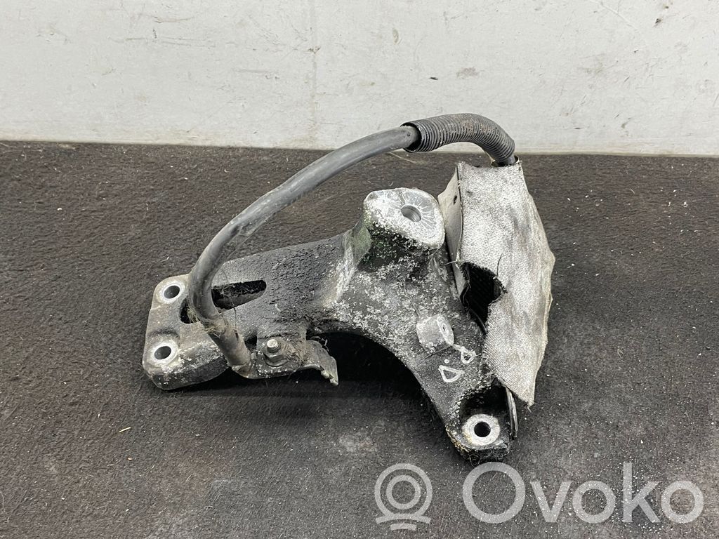 Audi A4 S4 B8 8K Engine mounting bracket 