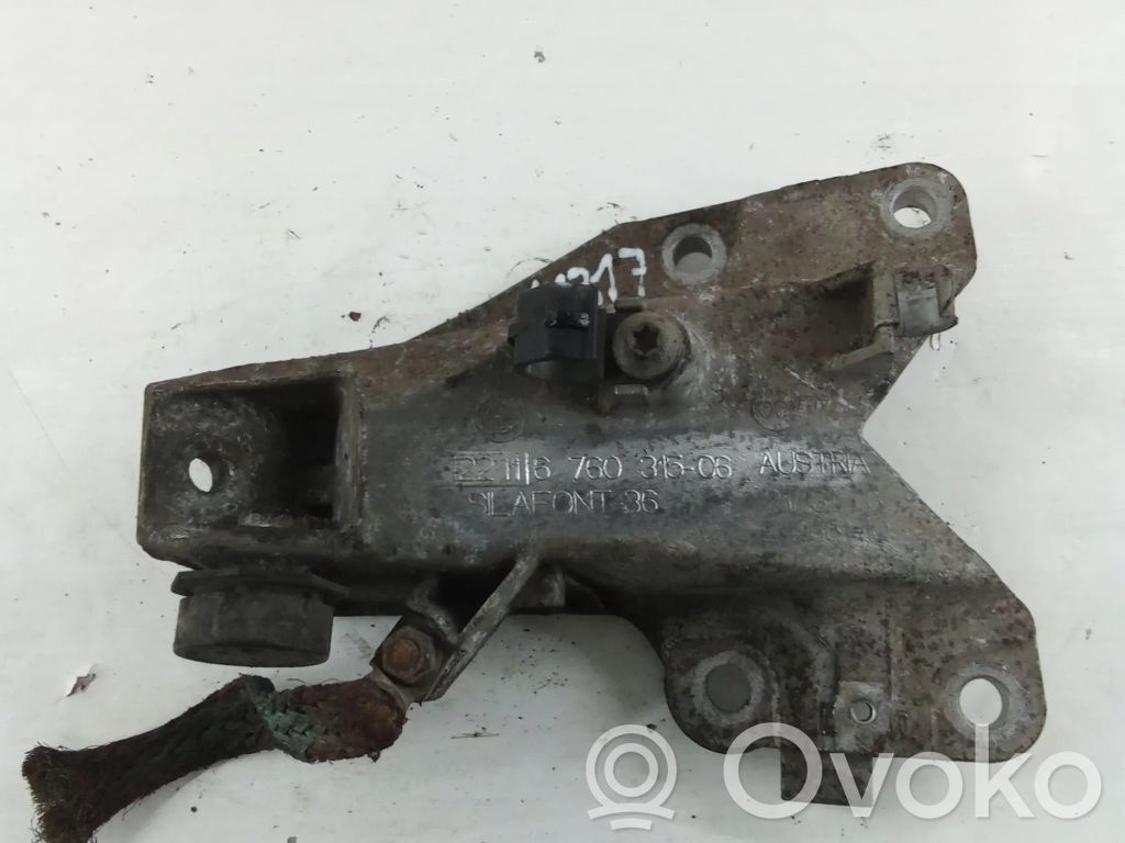 BMW 3 E90 E91 Engine mounting bracket 