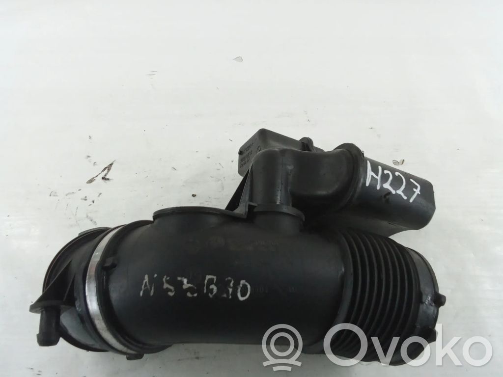 BMW 3 E90 E91 Air intake duct part 