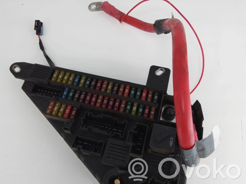 Fuse box set   6906618