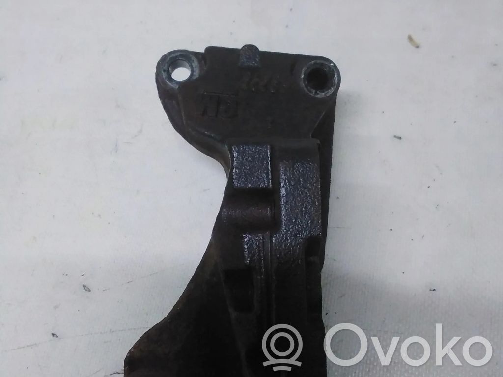 Opel Astra H Engine mounting bracket 