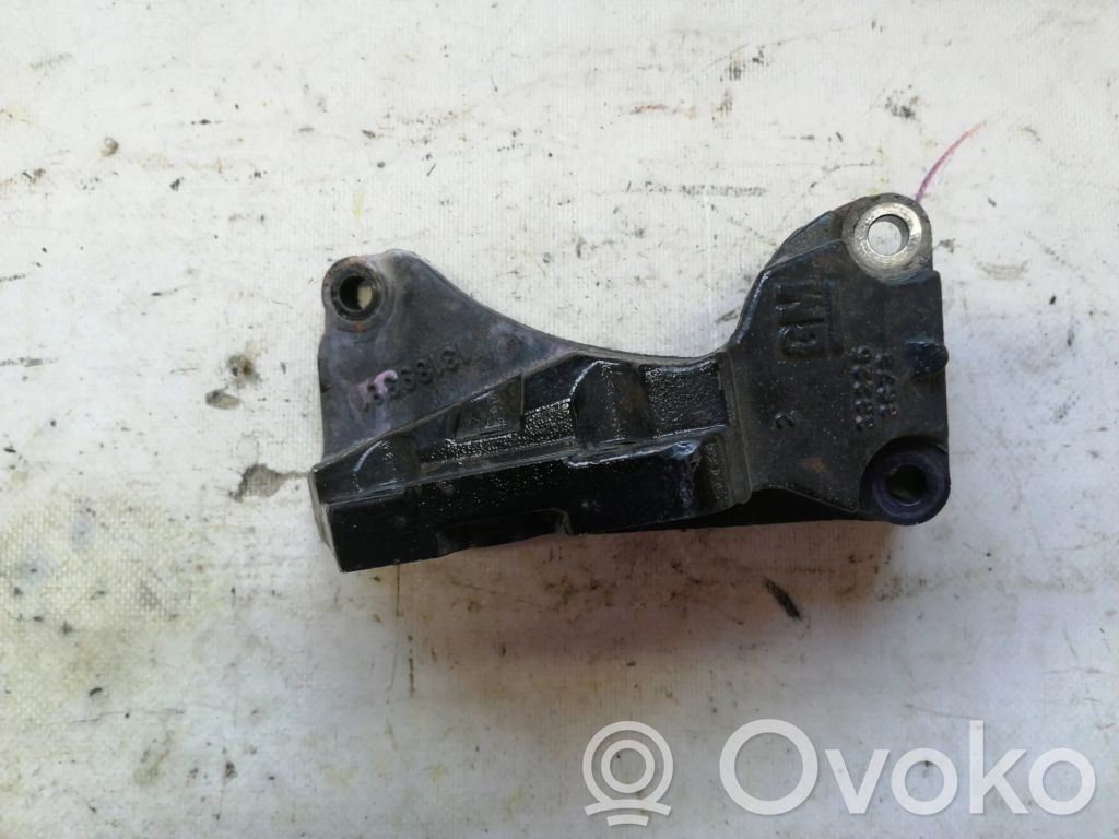 Opel Zafira B Engine mounting bracket 