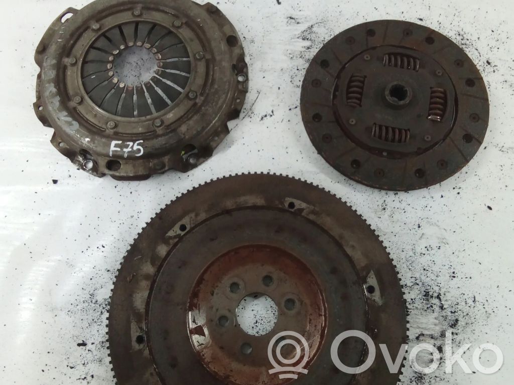 Opel Corsa D Juego de embrague 