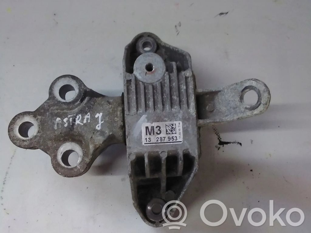 Opel Astra J Engine mount bracket 