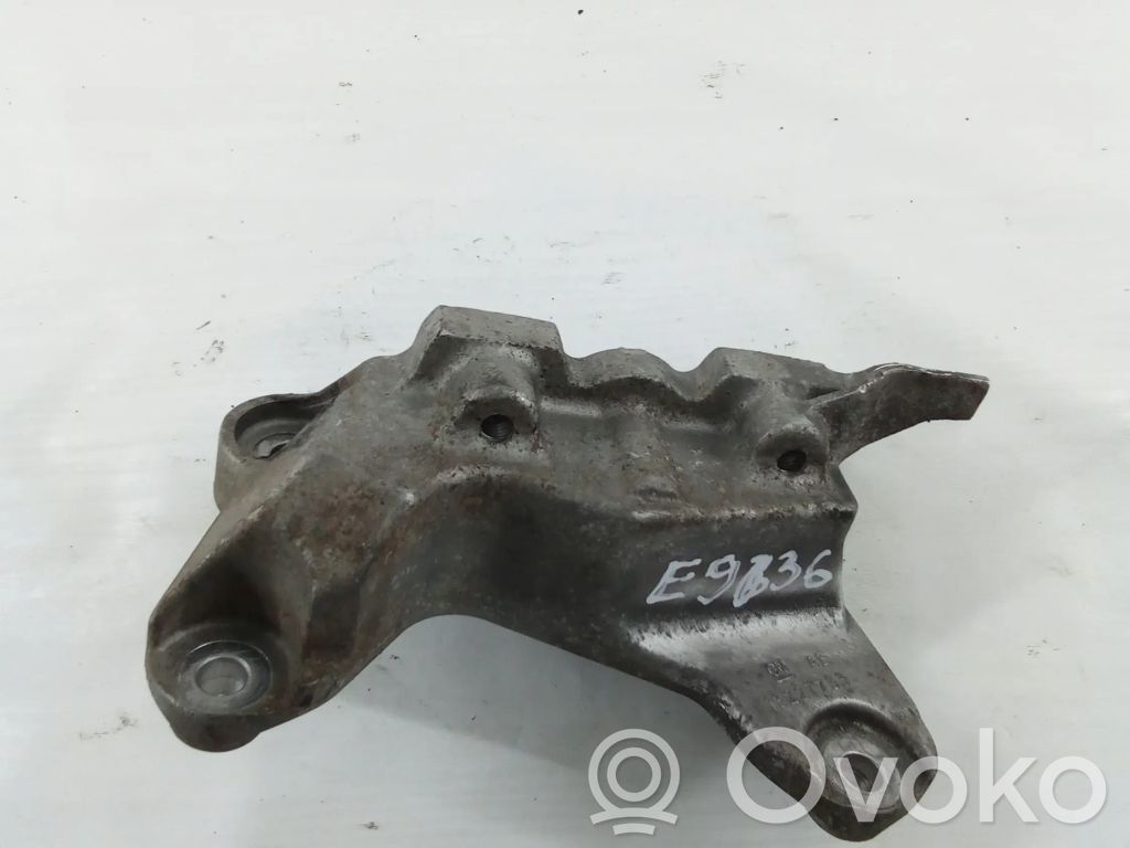Opel Insignia A Engine mounting bracket 